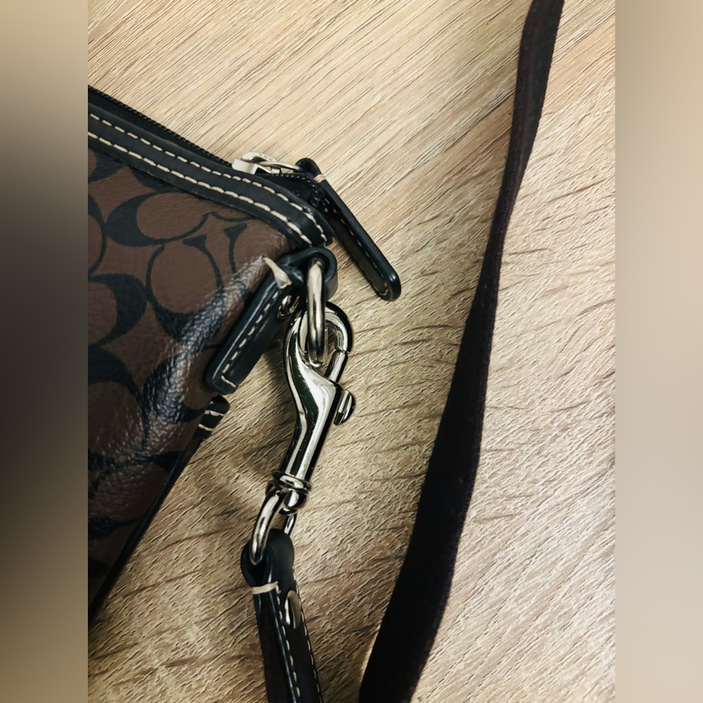 Coach Signature Logo Brown Leather Crossbody Classic
Bag Purse - Picture 7 of 8